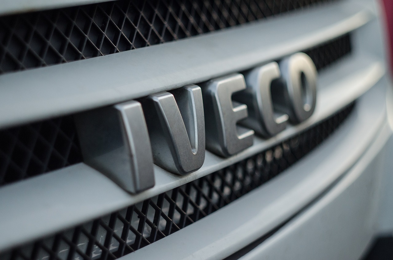 ¿Dónde están los fusibles en Iveco Daily?