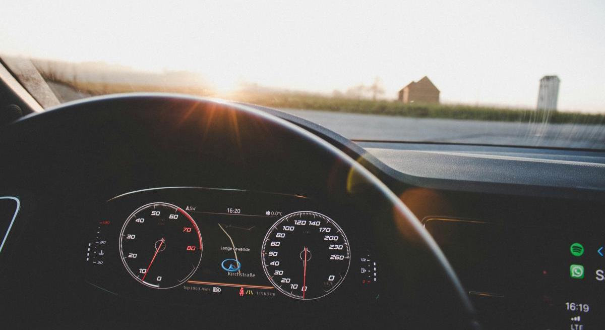 Een perfecte stuurinrichting: Beschadigde spoorstang – symptomen en vervangingskosten